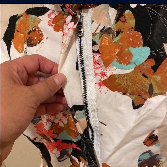 Color blocking top - Picture 2 of 3